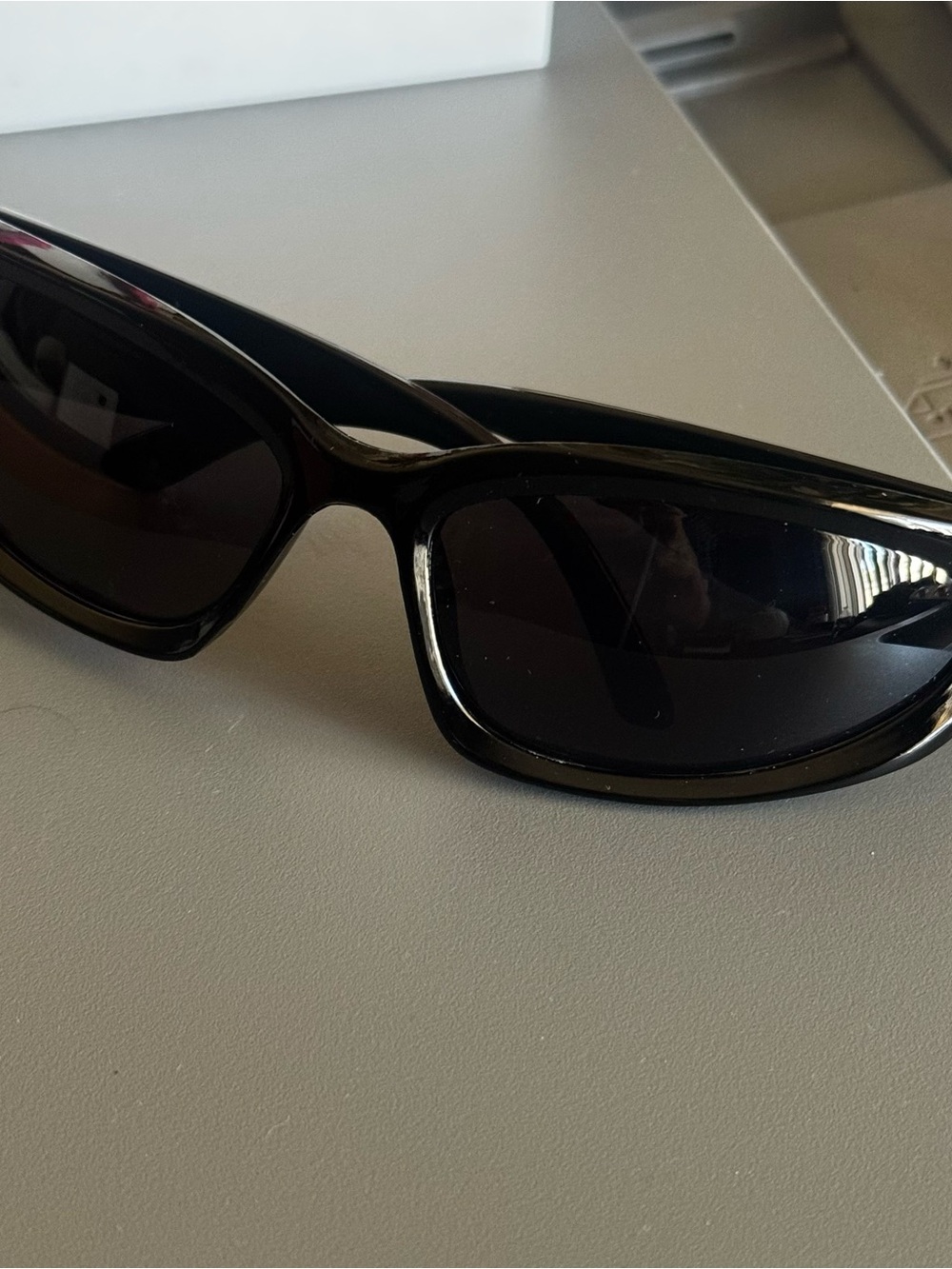 Classic Black Men's Sunglasses - Sleek UV Protection